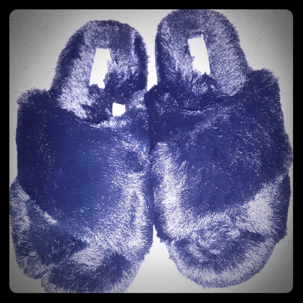 NWOT victoria secret plush slippers